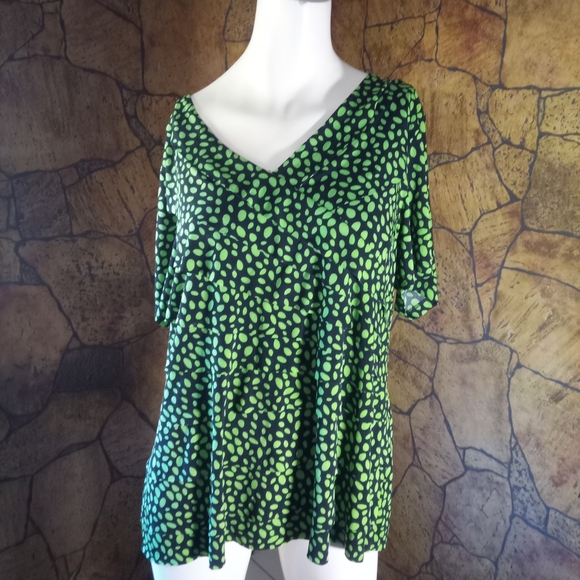 TanJay Green and Black Short Sleeve Top - Picture 1 of 3